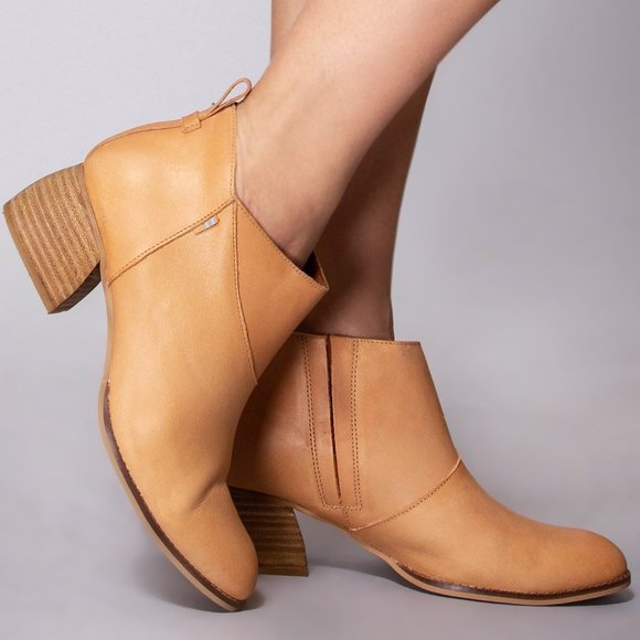 Shoes - NWT Toms Honey Leather Women's Leilani Booties